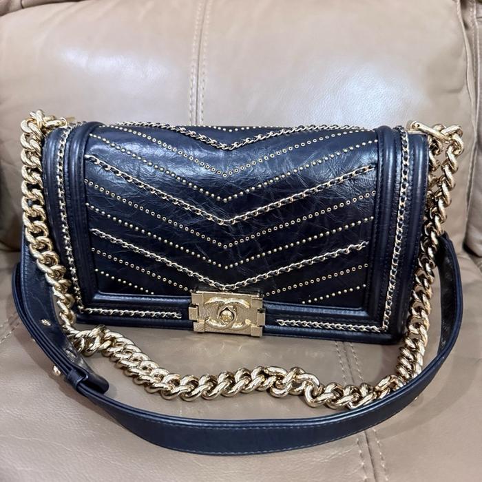 RARE CHANEL boy Medium #26 chevron chain EMBELLISHED Crumpled Calfskin~ like new