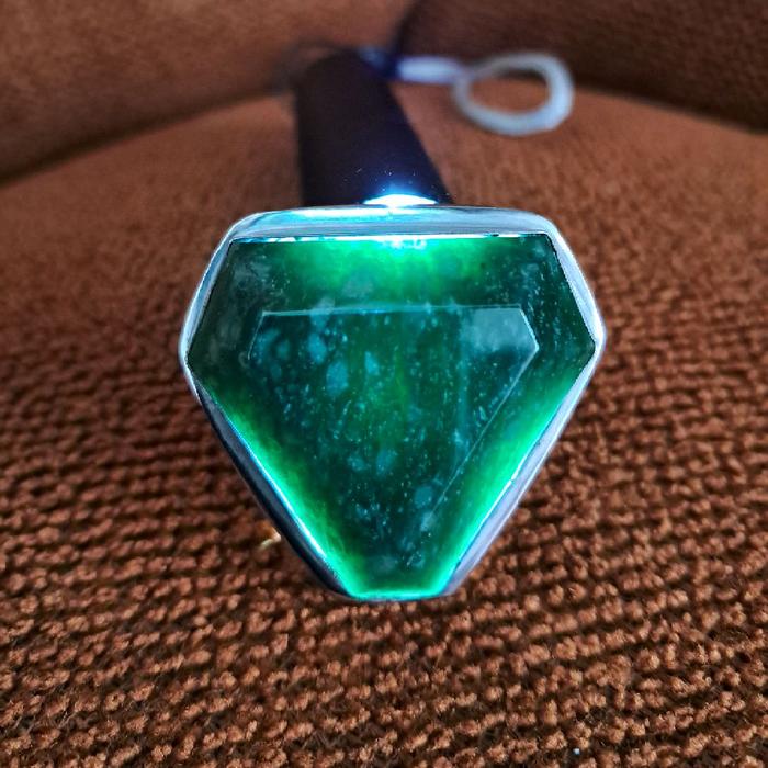 GIOK NABIRE TOTOL PUTIH NATURAL JADEITE JADE TYPE A CUTTING SEGITIGA JUMBO SIZE