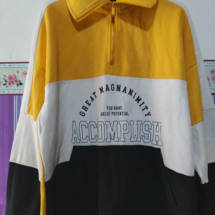 BKBT Jaket Half Zipper Bahan 3 Warna dengan Desain Great Magnanimity dan Accomplish untuk Tampilan S