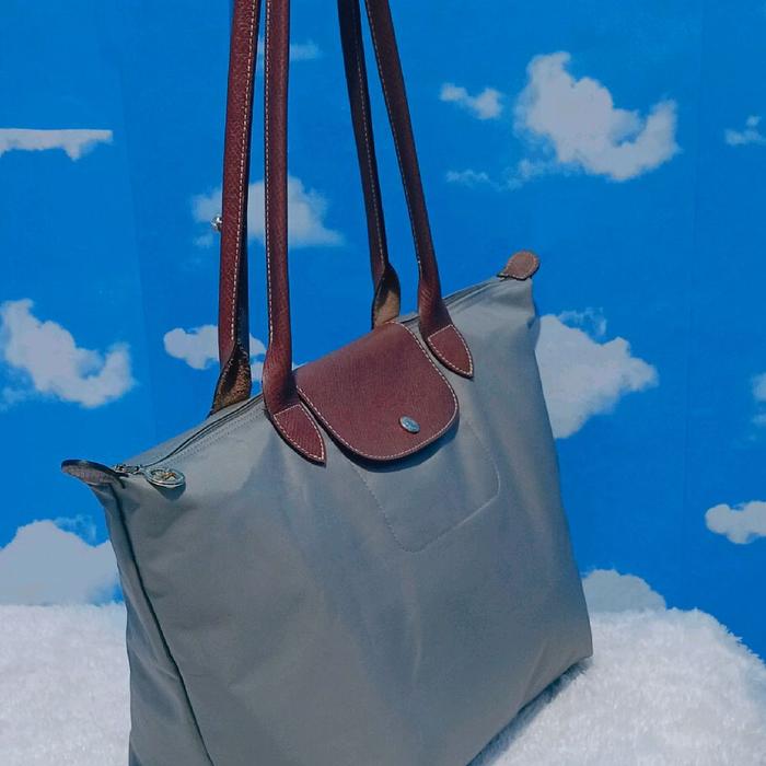Longchamp preloved100℅ Authentic cantik, ringan dan simpel dipakai, tidak gampang basah awet anti Ai
