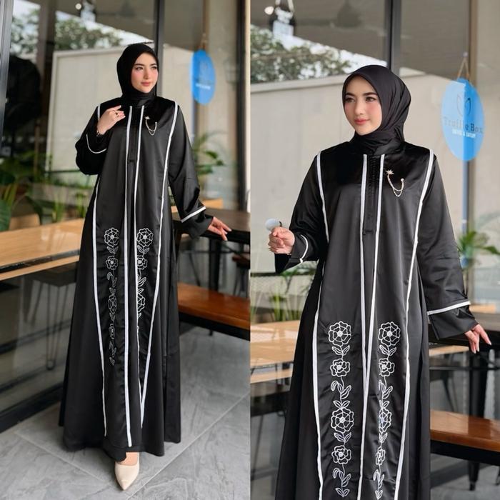 Gamis Elegan dengan Detail Bordir Bunga dan Garis Putih untuk Tampilan Mewah dan Modis