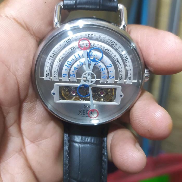 Jam Tangan Xeric dengan Tali Kulit Hitam dan Desain Transparan untuk Gaya Modern