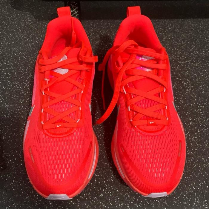 Sepatu Nike Vomero 18 Women