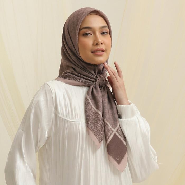 Hijab Segi Empat Voal Premium Dior 115x115 Motif Haifa Exclusive - Scarf Saffiya