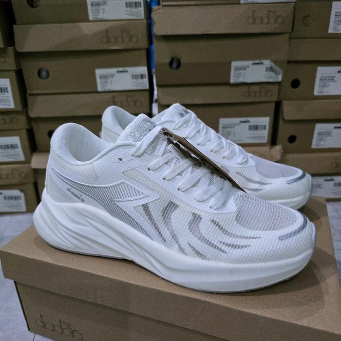 SEPATU RUNNING DIADORA MANUELA