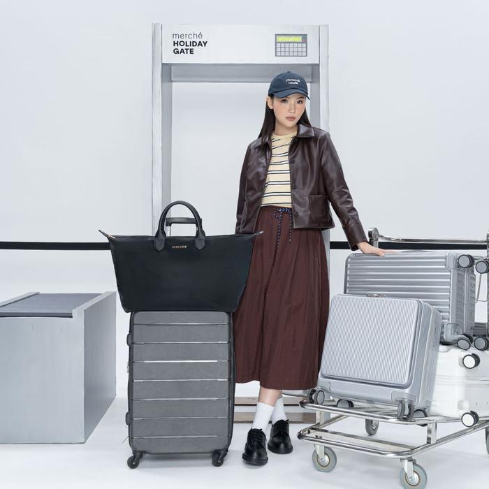 Merche Topi Wanita Maison Cap