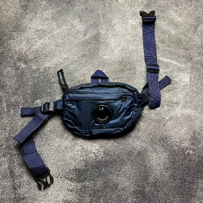 CP Company Tas Pinggang Selempang - Waist Bag dengan Tali Pengikat dan Desain Khas Pria