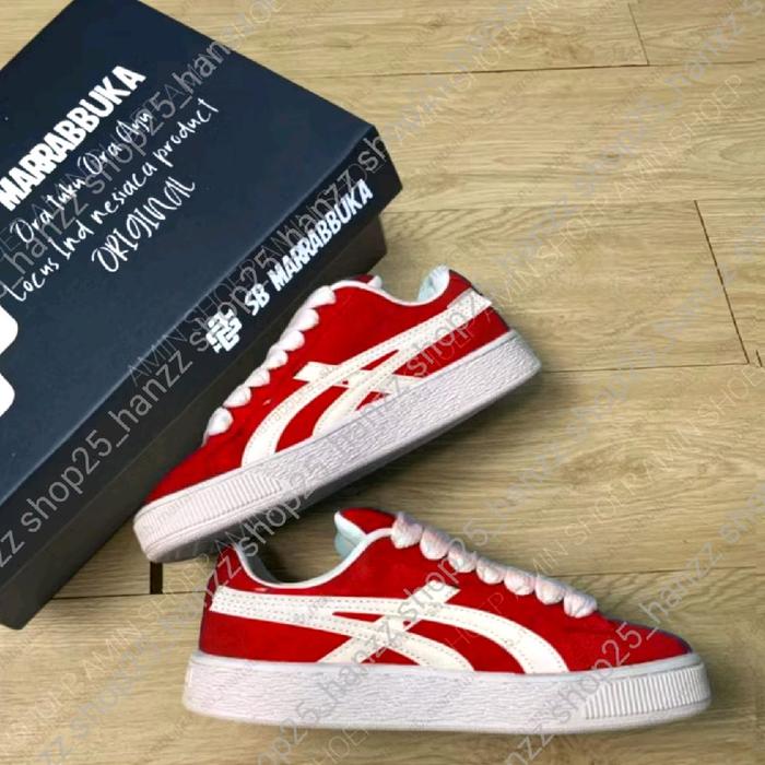 sepatu sneakers pria wanita warna biru bahan seude kasual nongkrong sesekena tali gemuk