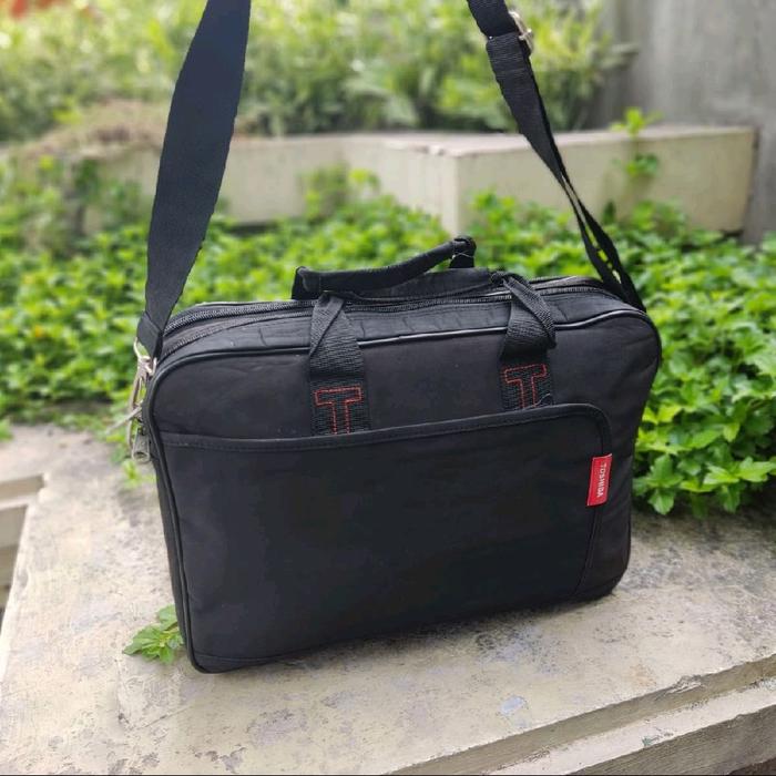TAS SELEMPANG PRIA/TAS SELEMPSNG KERJA TEMPAT LAPTOP TOSIBA KONDISI BEKAS
