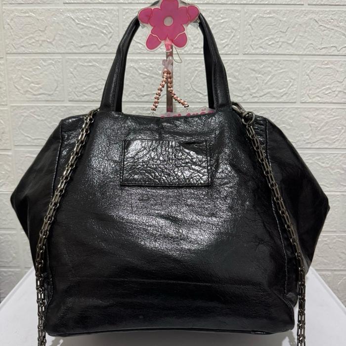 Tas sling bag h by ekatrina. Tas tote bag kulit asli. Tas preloved. Hitam