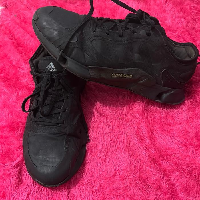 Adidas Sepatu Climawarm Fullblack 42,5 (265 mm) Casual Shoes Barcode Tembus