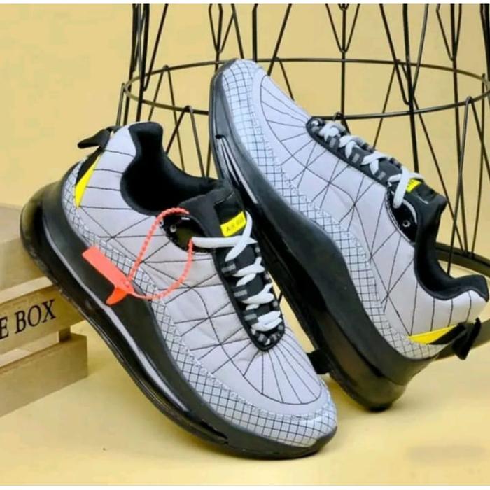 Sepatu Olahraga Nike Air Max 720-818 Terlaris