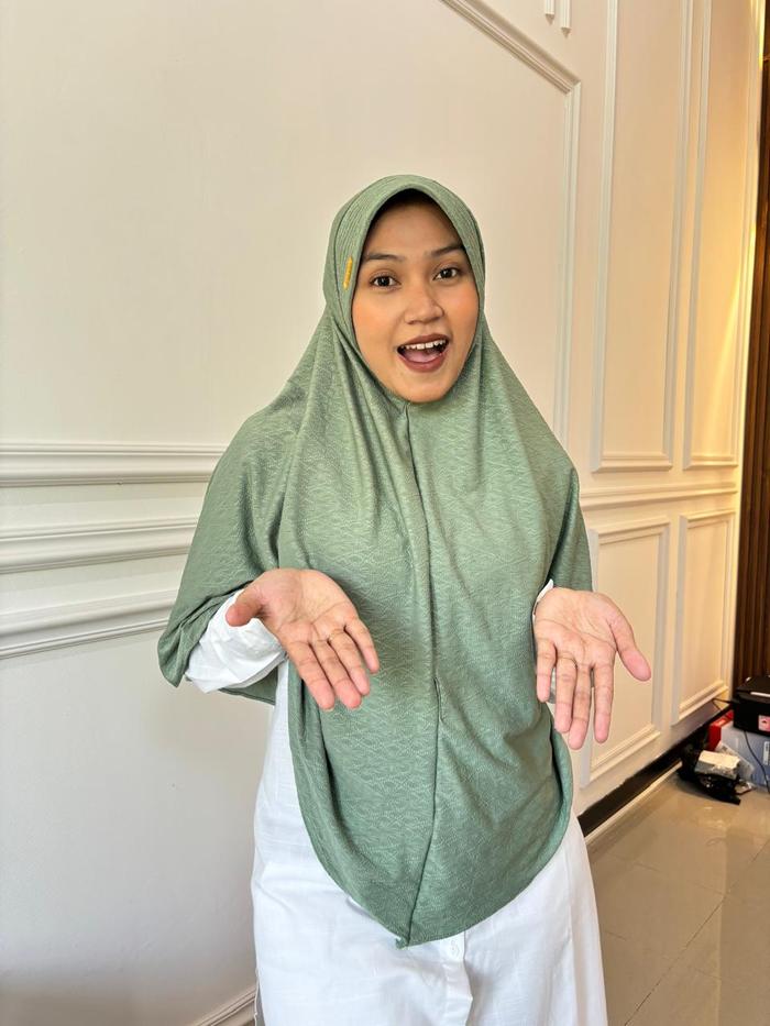 HIJAB BERGO PET STRADA JUMBO/ HIJAB INSTAN BERGO PET STRADA UKURAN JUMBO
