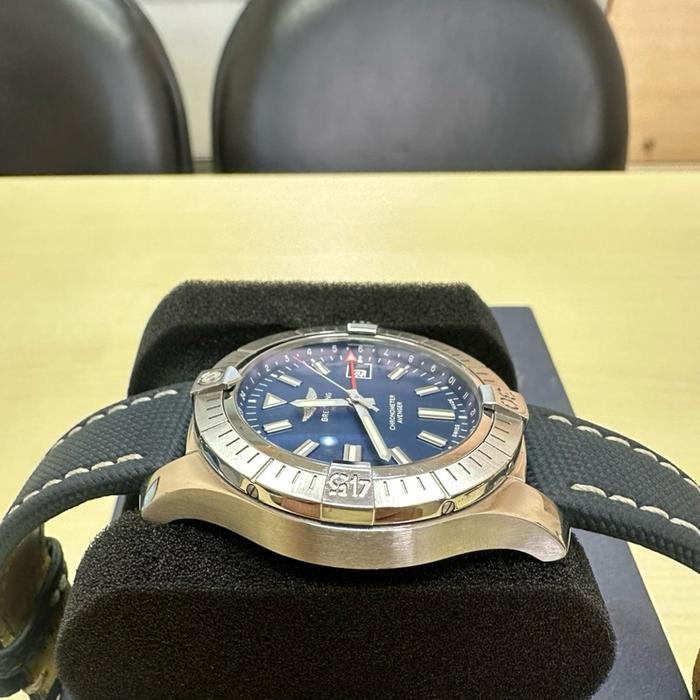 Breitling Avenger GMT 45 Blue Automatic