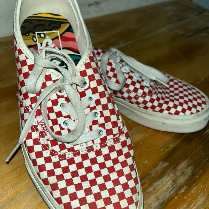Vans Authentic Van Doren Special Checkerboard Sepatu Sneakers Merah Putih dengan Desain Kotak-kotak 