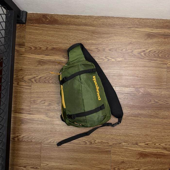 Patagonia atom crossbody sling bag