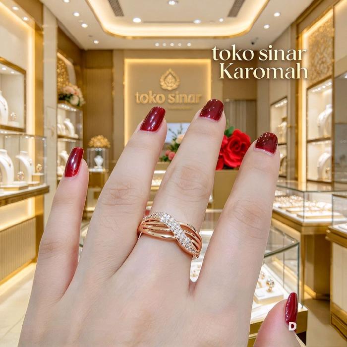 Toko Sinar Karomah Cincin Elegan dengan Desain Berlapis dan Batu Berkilau untuk Tampilan Mewah Rings