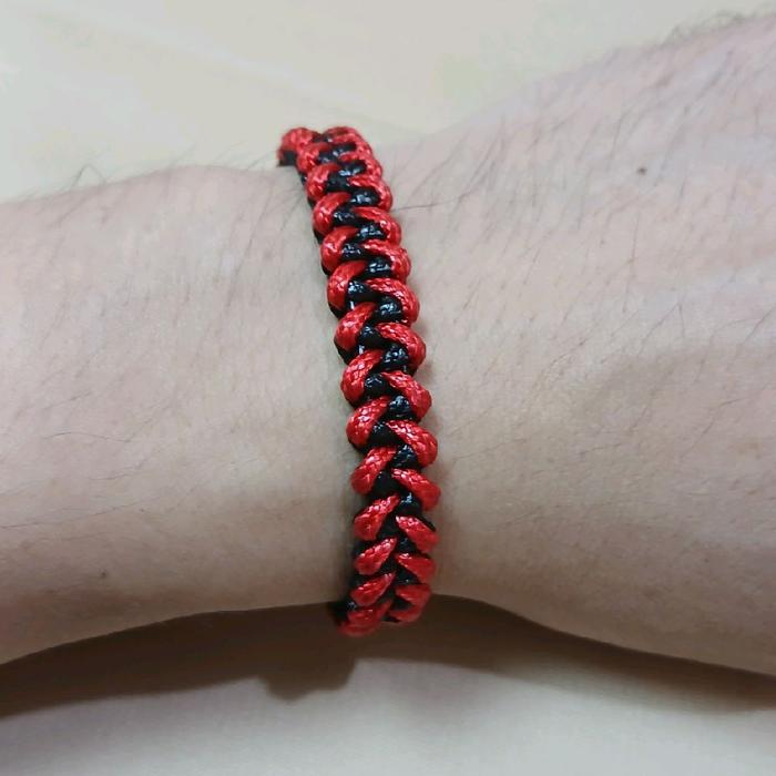 Gelang Tangan Pria Wanita Motif Simpul Love LV6 Polos dengan Desain Merah Hitam