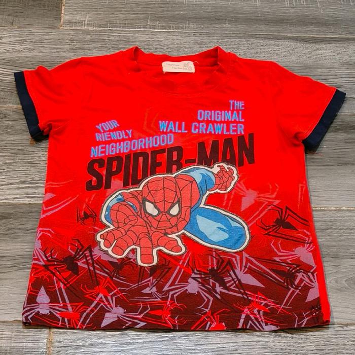 Kaos Anak Laki 3 - 4 Tahun Panjang Baju 40 cm Warna Merah Spiderman Bahan Enak Adem 65 % Cotton 35 %