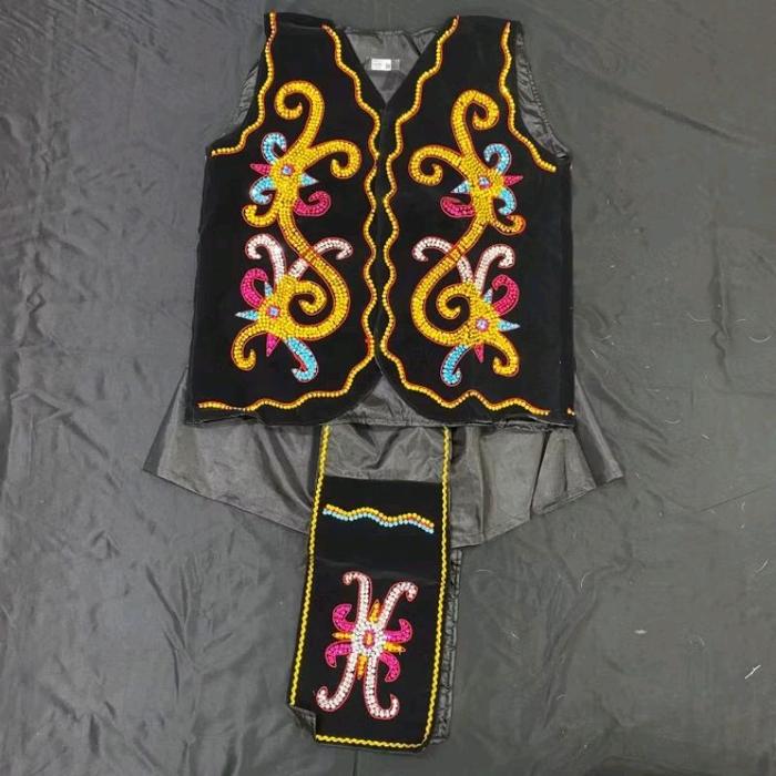 BAJU ADAT DAYAK UKURAN SMP COWO DAN TOPI KEPALA BURUNG FULL BULU RUAI
