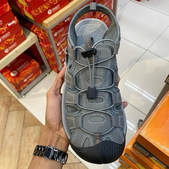 Sepatu Sandal watchout Pria grey dengan Desain Tali Kekinian dan Sol Nyaman untuk Aktivitas Sehari-h