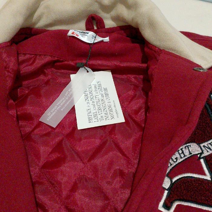 Jacket Trendy Bordir bahan lengan kulit dan Wool warna merah keren, size L. Bahan daleman dingin. Ma