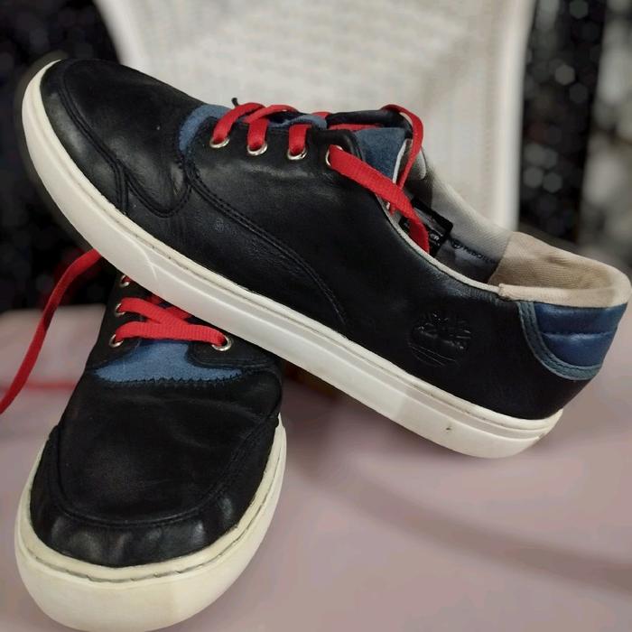 Timberland Sepatu Casual Leather Ukuran 44 dengan Tali Merah dan Sol Putih