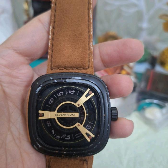 Jam tangan branded  Sevenfriday kulit coklat  Limited edition  Barang terawat  Pemakaian pribadi
