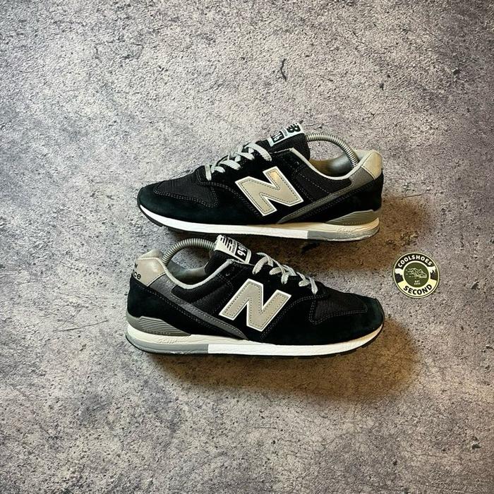 996 SIZE: 42,5 (27cm).