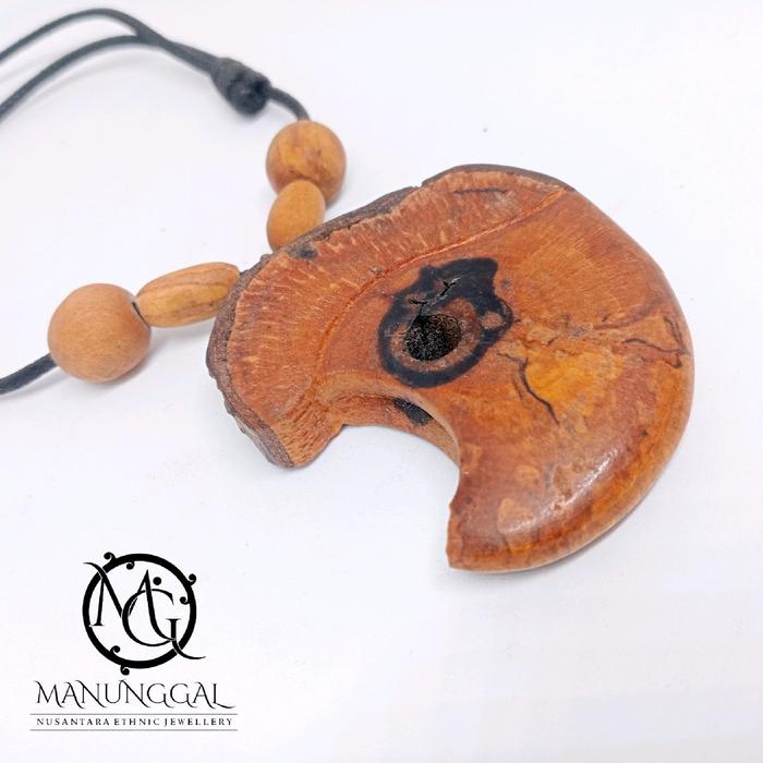 kalung etnik kayu kaboa sancang (replika kuku macan)