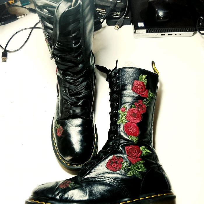 Sepatu boots Dr Martens 1914 Vonda Leather Mid Calf with Rose, 14 eyelets/holes, 39 EU, Made in Thai