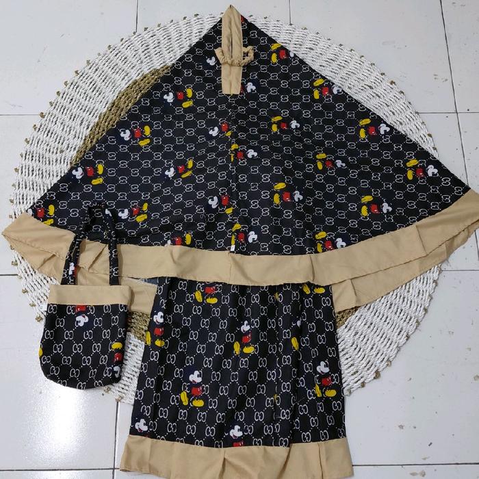 Mukena Anak Usia 1-6 Tahun Karakter Mickey Mouse Hitam dengan Rok Coklat dan Tas Kecil