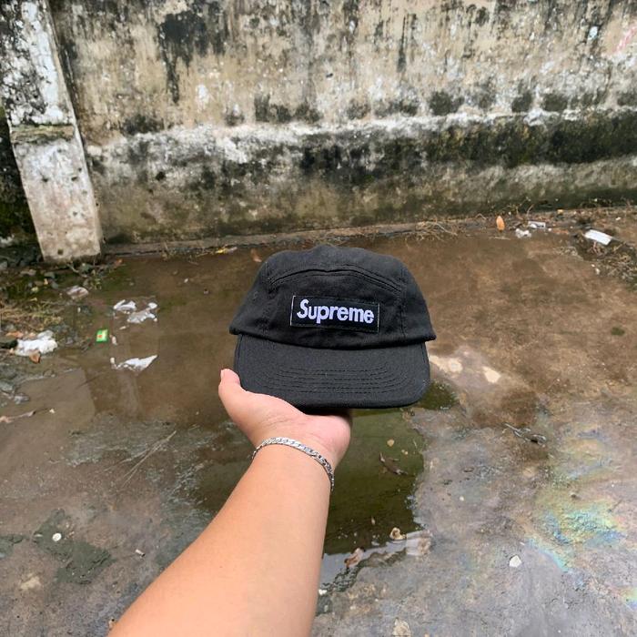 Supreme Topi Hitam dengan Logo Supreme - Topi Fashion Pria dan Wanita - Topi Casual untuk Sehari-har