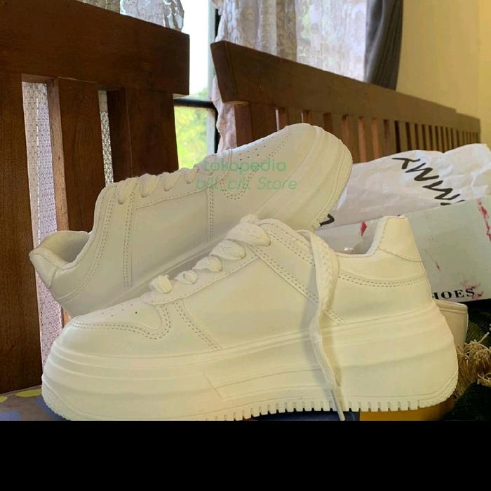 Sovella sepatu wanita