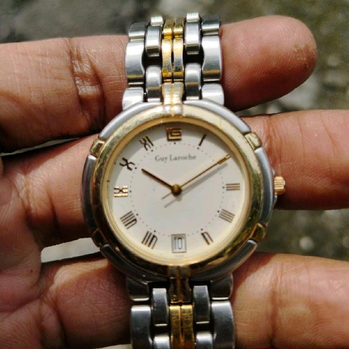 Guy Laroche Swiss .Quart Vintage .