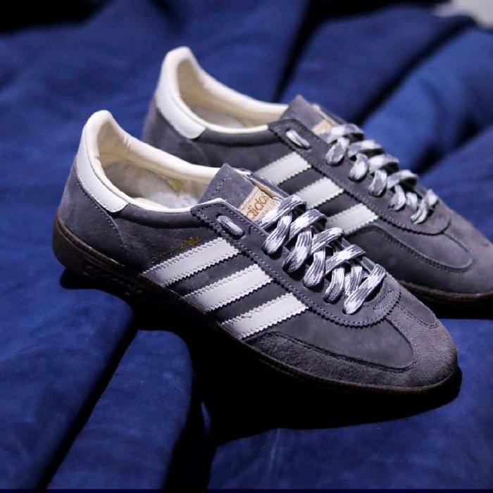 Adidas Spezial Grey Sepatu Pria Klasik dengan Desain Tiga Garis Putih dan Warna Abu-abu