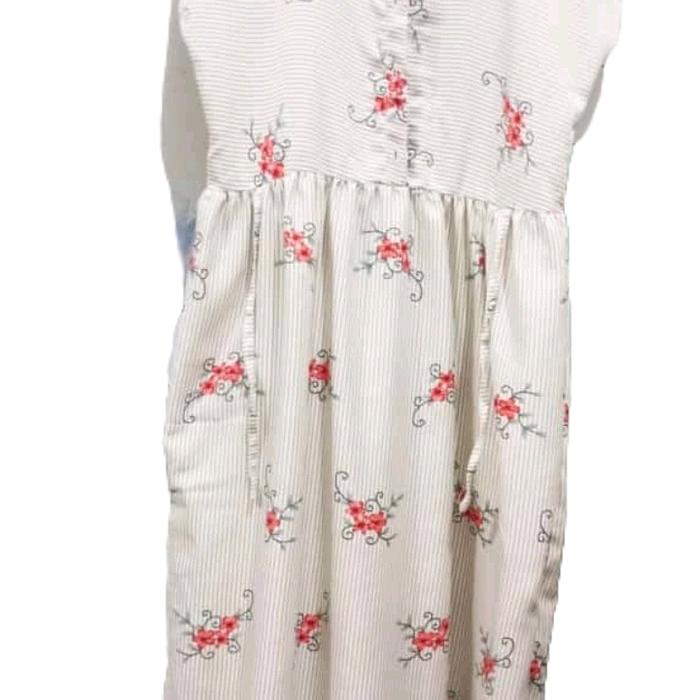 Daster Putih Perempuan Motif Bunga Merah