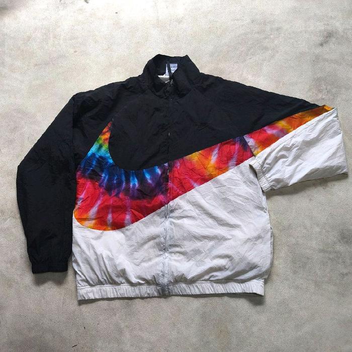 Jaket windbraker nike big swoosh rainbow bekas