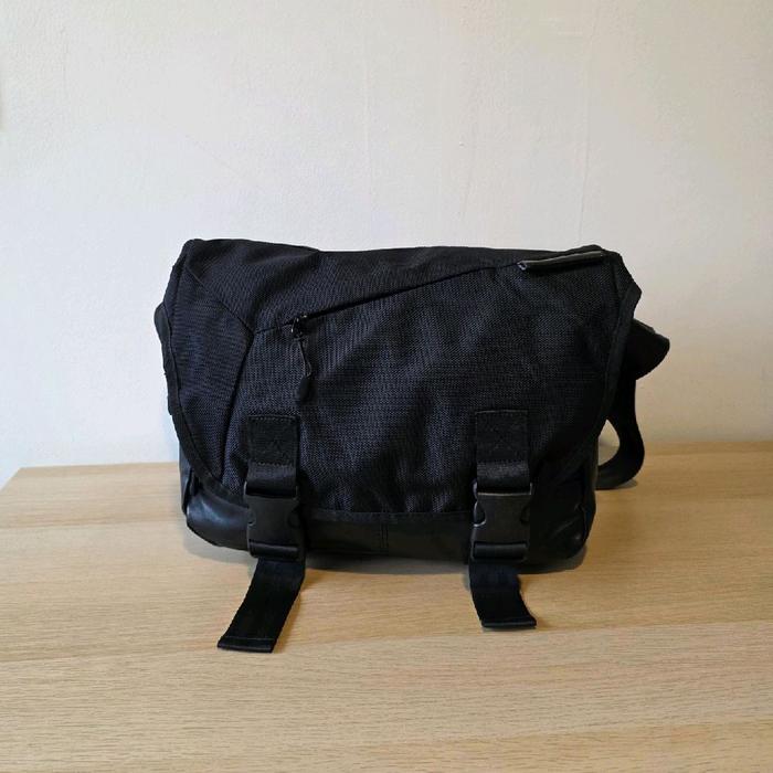 Tas Selempang Monster Republic Hitam Sling Crossbody