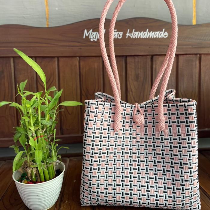 [Include Aksesoris] Tas Tote Anyaman Plastik Motif Pink Premium Ready Stok Tas Wanita Tbk