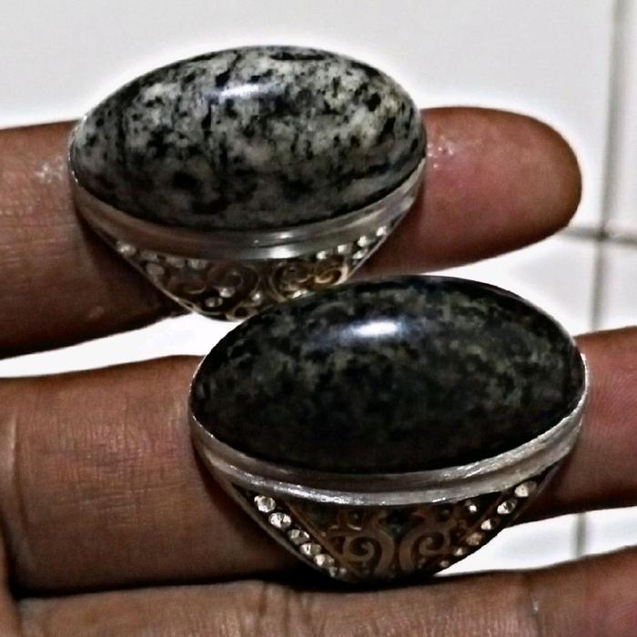 BADAR BESI TOTOL HITAM DAN TOTOL PUTIH