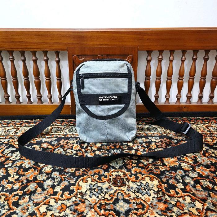 tas sling bag united colors of benetton warna abu