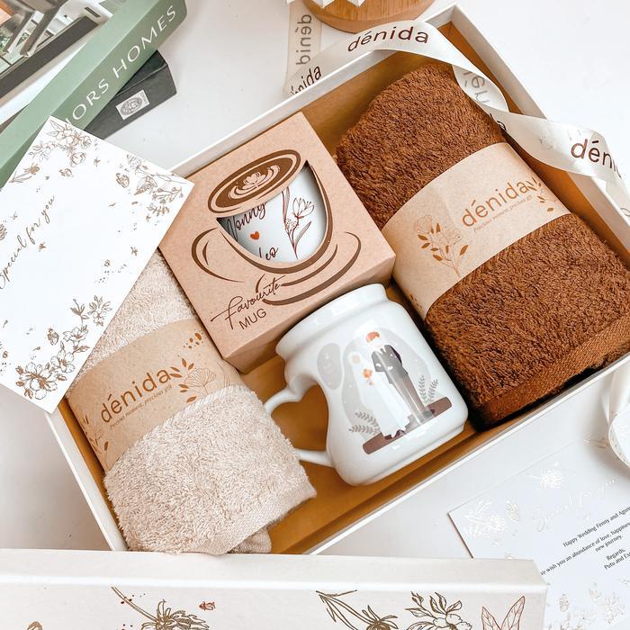 Denida Gift Box - Hampers Handuk 50x100cm Mug Couple Custom