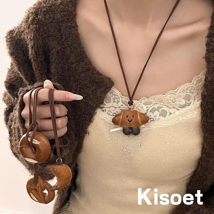 【Kisoet】Kalung panjang roti croissant cokelat unik untuk wanita Q261