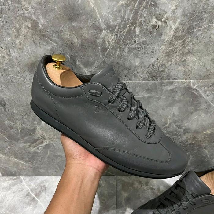 Sepatu TOD'S Original Sneakers Casual Bekas Second Preloved Authentic