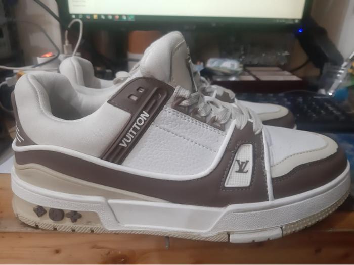 preloved LV TRAINER MADE IN ITALY size 43 brown white like new