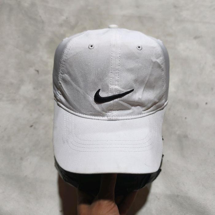 Topi olahraga pria nike putih legacy91 1 putih bekas