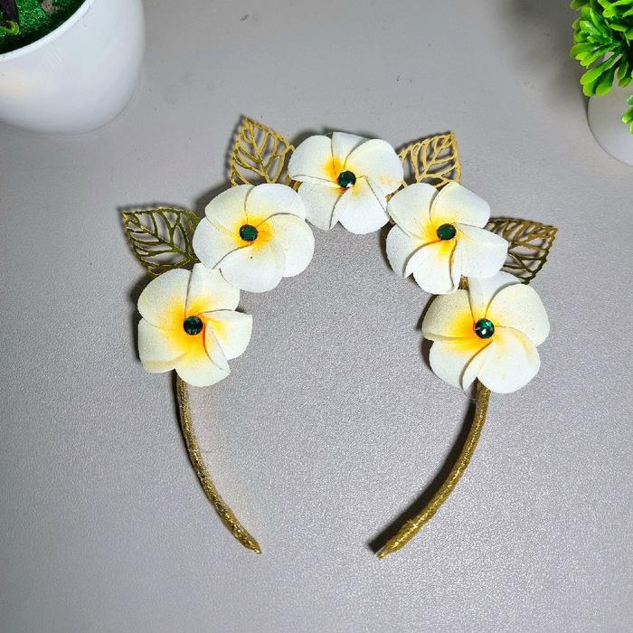 Bando Bunga Kamboja Bali dengan Desain Elegan dan Warna Putih