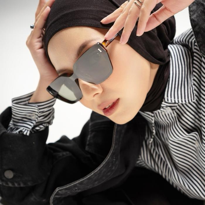April Eyewear X Husna Clip On Alicia Bold