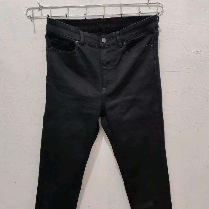 Celana Jeans Uniqlo Slim fit Ori Second (Minus)